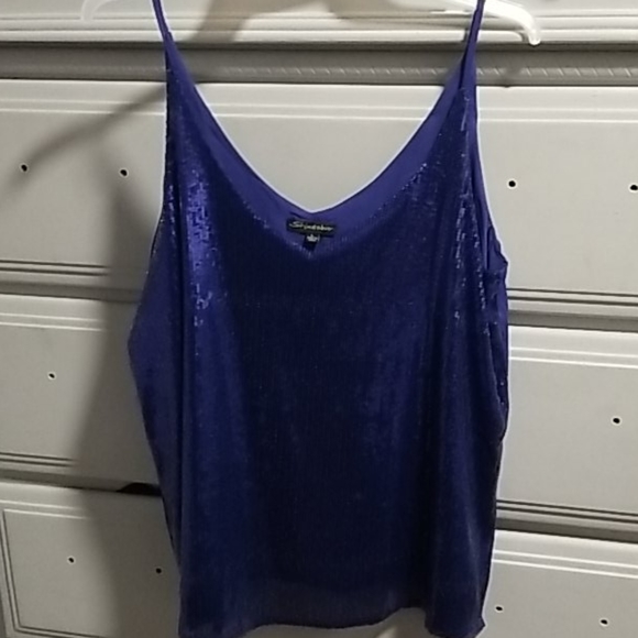 Top - Picture 1 of 2